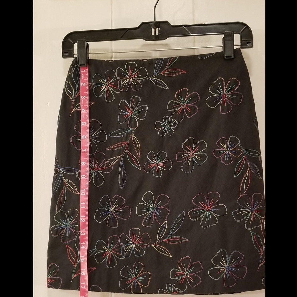 Embroidered Floral Motif Skirt ( Vintage ) EUC - Picture 2 of 4